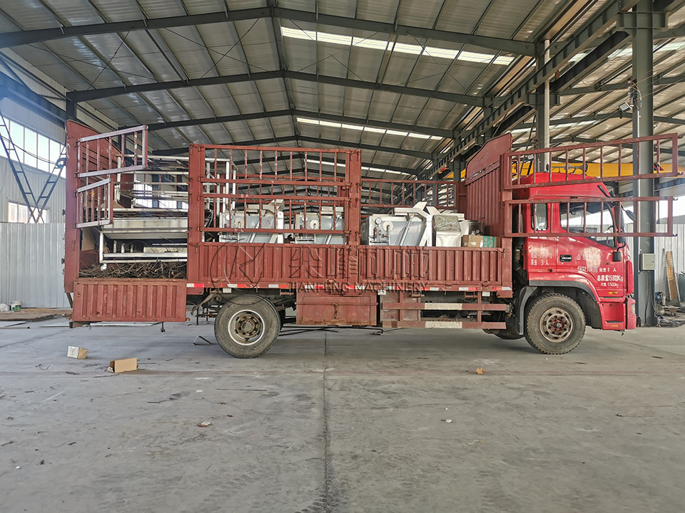 四川成都食品企業(yè)引進(jìn)全自動(dòng)鹵煮生產(chǎn)設(shè)備